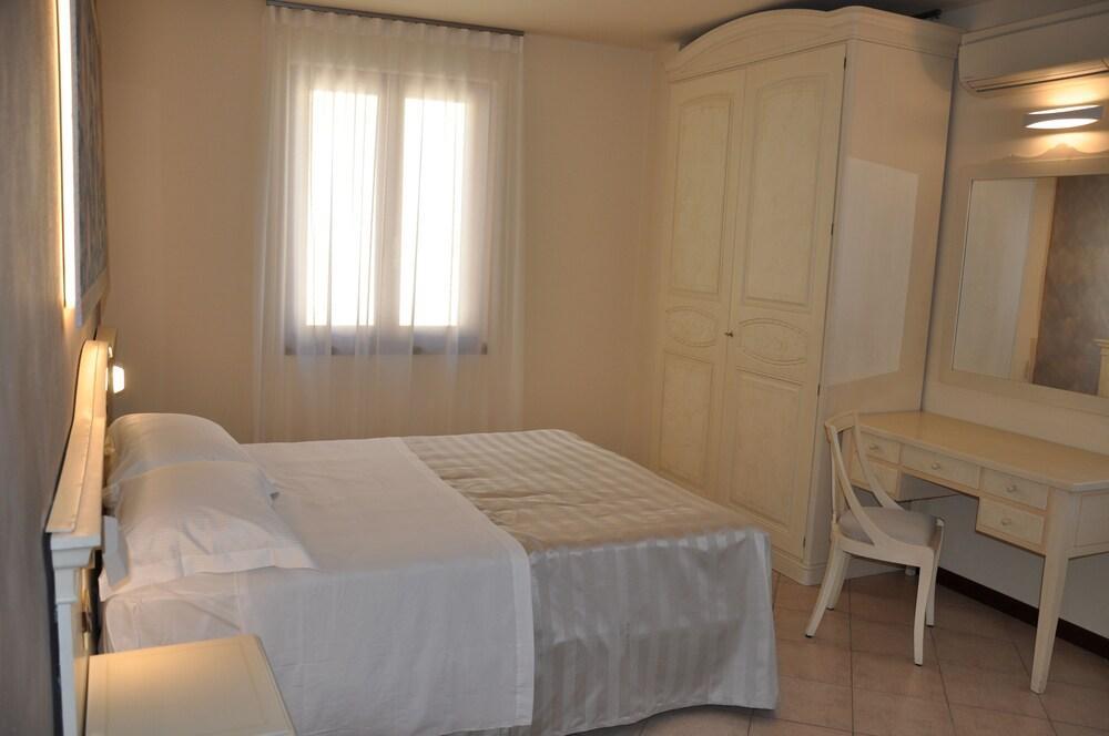 Hotel San Lorenzo ปอสโซเลงโก ภายนอก รูปภาพ